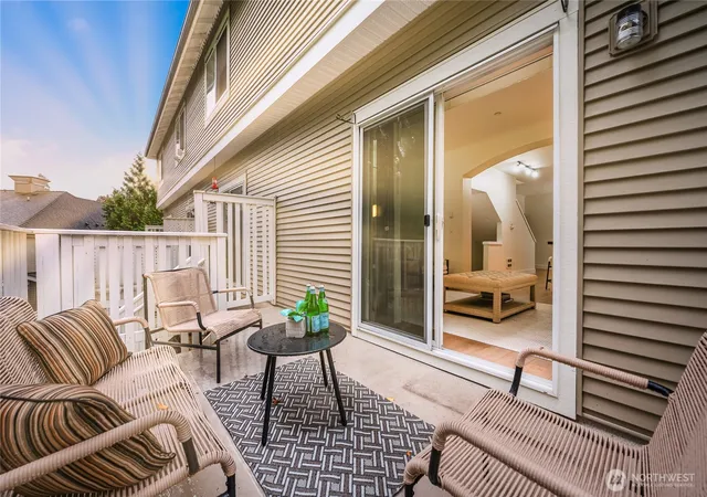 Photo 3 of Townhouse for sale at 22652 NE Alder Crst Ln, Redmond, WA 98053 | MLS# NWM2588186 | Listing updated on 2026-10-02