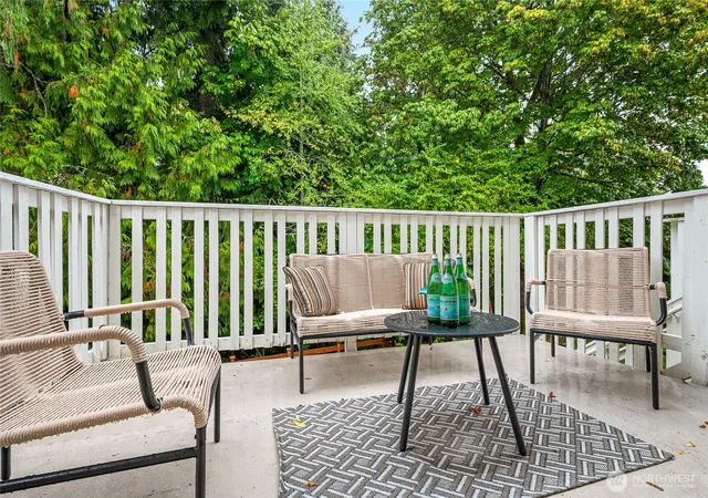 Photo 4 of Townhouse for sale at 22652 NE Alder Crst Ln, Redmond, WA 98053 | MLS# NWM2588186 | Listing updated on 2026-10-02