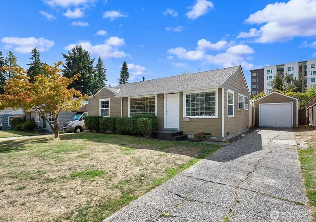 Photo 1 of Single family home for sale at 829 Ne 189th Street, Shoreline, WA 98155 | MLS# NWM2588190 | Listing updated on 2026-09-30