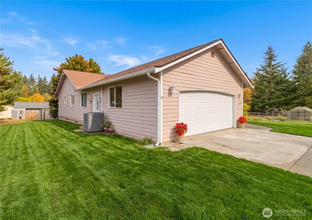 Photo 2 of Single family home for sale at 184 Se Mill Crk Rd, Shelton, WA 98584 | MLS# NWM2588194 | Listing updated on 2026-10-01