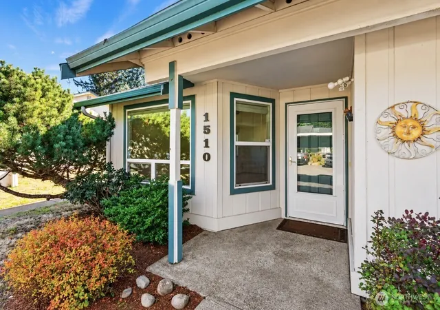 Photo 2 of Single family home for sale at 1510 Diamond Rd Se, Lacey, WA 98503 | MLS# NWM2588196 | Listing updated on 2026-10-15