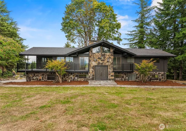 Photo 2 of Single family home for sale at 816 Si Town Rd, Castle Rock, WA 98611 | MLS# NWM2588217 | Listing updated on 2026-09-30