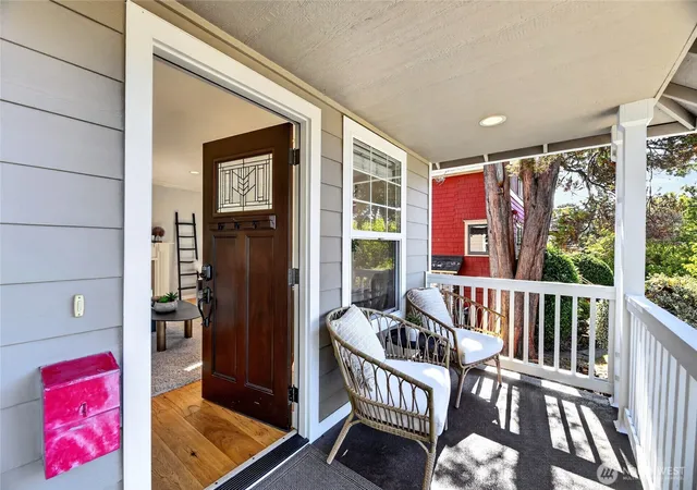 Photo 2 of Single family home for sale at 7014 Brooklyn Ave NE, Seattle, WA 98115 | MLS# NWM2588218 | Listing updated on 2026-10-02