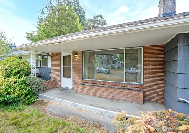 Photo 3 of Single family home for sale at 520 S 94th Street, Tacoma, WA 98444 | MLS# NWM2588221 | Listing updated on 2026-09-29