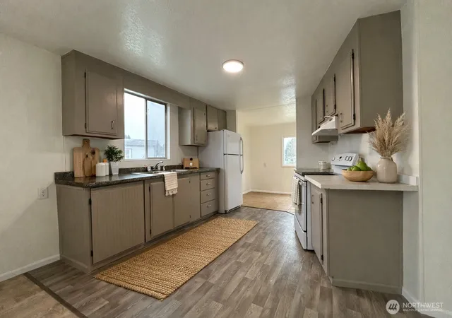 Photo 3 of Manufactured home for sale at 11901 55th Avenue Ne #5, Marysville, WA 98271 | MLS# NWM2588226 | Listing updated on 2026-09-30