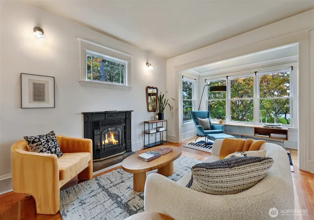 Photo 4 of Single family home for sale at 532 29th Avenue, Seattle, WA 98122 | MLS# NWM2588232 | Listing updated on 2026-10-07