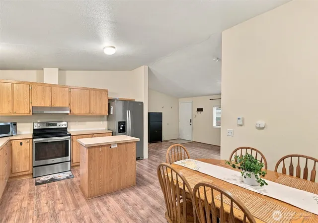 Manufactured home for sale at 22706 114th Place SE, Kent, WA 98031 | MLS# NWM2588233