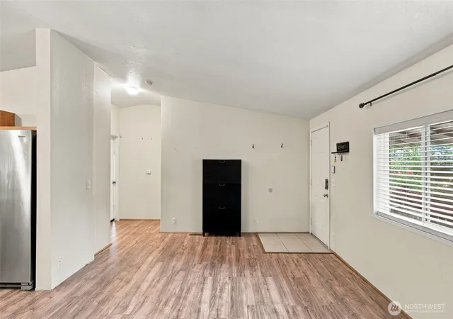 Photo 3 of Manufactured home for sale at 22706 114th Place SE, Kent, WA 98031 | MLS# NWM2588233 | Listing updated on 2026-10-02