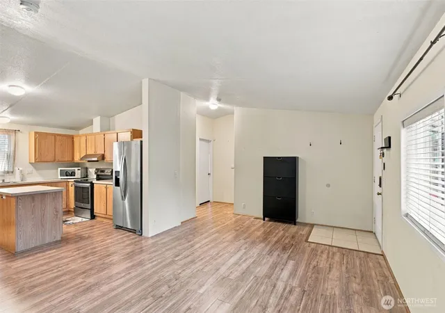 Photo 4 of Manufactured home for sale at 22706 114th Place SE, Kent, WA 98031 | MLS# NWM2588233 | Listing updated on 2026-10-02