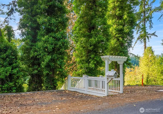 Photo 4 of Single family home for sale at 39522 Ski Park Rd E, Eatonville, WA 98328 | MLS# NWM2588236 | Listing updated on 2026-09-29