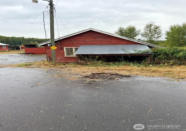 Photo 3 of Single family home for sale at 3170 E Smith Rd, Bellingham, WA 98226 | MLS# NWM2588240 | Listing updated on 2026-10-01