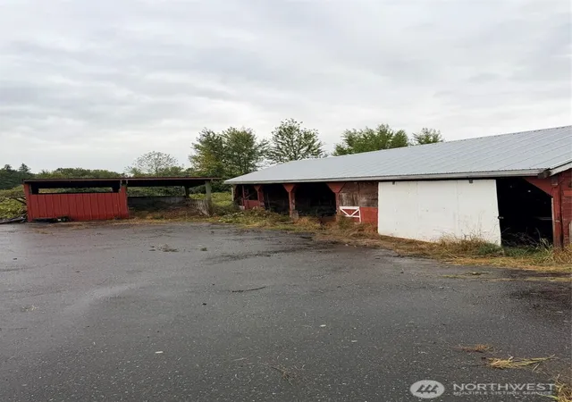 Photo 3 of Single family home for sale at 3170 E Smith Rd, Bellingham, WA 98226 | MLS# NWM2588240 | Listing updated on 2026-10-01