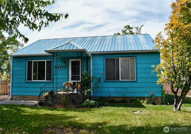 Single family home for sale at 84570 Ringer Rd, Milton Freewater, OR 97862 | MLS# NWM2588245