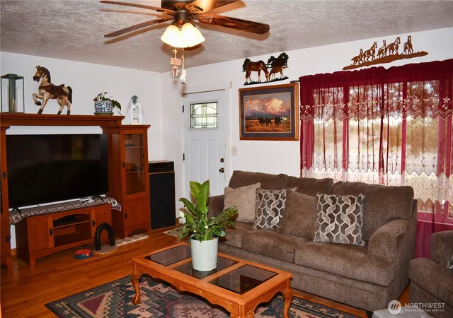 Photo 3 of Single family home for sale at 84570 Ringer Rd, Milton Freewater, OR 97862 | MLS# NWM2588245 | Listing updated on 2026-10-01