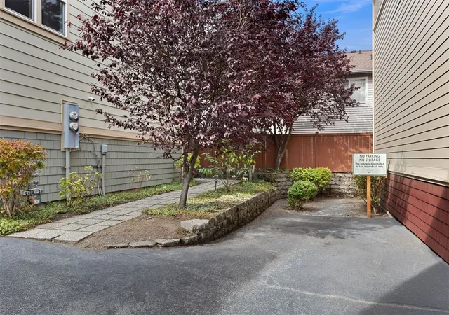 Photo 2 of Townhouse for sale at 810 N 145th Lane, Shoreline, WA 98133 | MLS# NWM2588251 | Listing updated on 2026-09-29