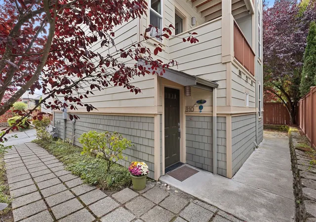 Photo 3 of Townhouse for sale at 810 N 145th Lane, Shoreline, WA 98133 | MLS# NWM2588251 | Listing updated on 2026-09-29