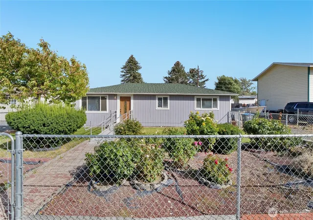 Photo 1 of Single family home for sale at 1539 N Mary St, Moses Lake, WA 98837 | MLS# NWM2588253 | Listing updated on 2026-09-29