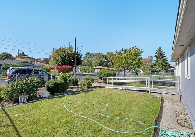 Photo 2 of Single family home for sale at 1539 N Mary St, Moses Lake, WA 98837 | MLS# NWM2588253 | Listing updated on 2026-09-29