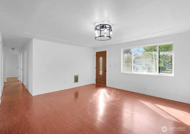 Photo 3 of Single family home for sale at 1539 N Mary St, Moses Lake, WA 98837 | MLS# NWM2588253 | Listing updated on 2026-09-29