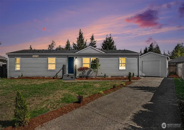 Manufactured home for sale at 1904 Trilium Ln, Centralia, WA 98531 | MLS# NWM2588258