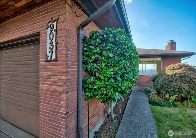 Photo 2 of Sale Pending at 9037 38th Avenue Sw, Seattle, WA 98126 | MLS# NWM2588269 | Listing updated on 2026-10-01