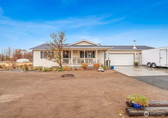 Single family home for sale at 3818 Thayer Rd NE, Moses Lake, WA 98837 | MLS# NWM2588279
