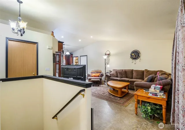 Photo 3 of Single family home for sale at 3818 Thayer Rd Ne, Moses Lake, WA 98837 | MLS# NWM2588279 | Listing updated on 2026-09-29