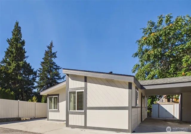 Photo 3 of Condo for sale at 322 N Kentucky Ave #A, East Wenatchee, WA 98802 | MLS# NWM2588280 | Listing updated on 2026-09-29