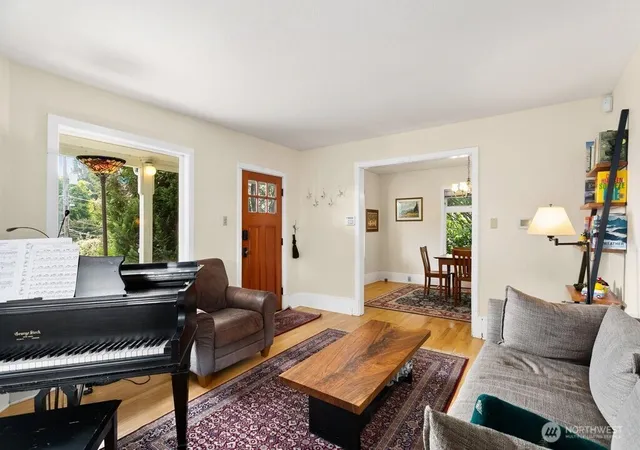 Photo 4 of Single family home for sale at 2112 NE 55th Street, Seattle, WA 98105 | MLS# NWM2588282 | Listing updated on 2026-10-09