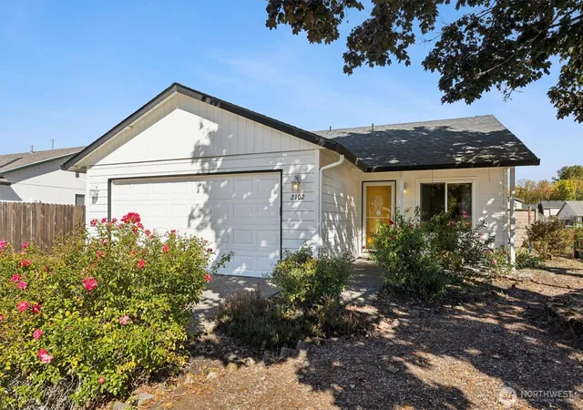 Photo 3 of Single family home for sale at 2102 SW 7th Street, Battle Ground, WA 98604 | MLS# NWM2588285 | Listing updated on 2026-10-06