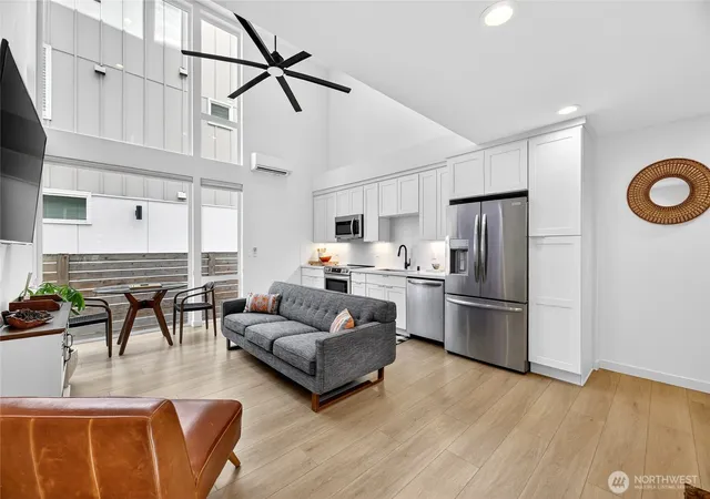 Photo 4 of Townhouse for sale at 6320 41st Avenue SW #B, Seattle, WA 98136 | MLS# NWM2588290 | Listing updated on 2026-10-02