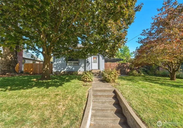 Photo 2 of Single family home for sale at 1028 N Clinton St, Walla Walla, WA 99362 | MLS# NWM2588294 | Listing updated on 2026-10-02