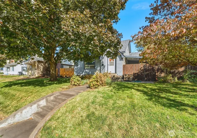 Photo 3 of Single family home for sale at 1028 N Clinton St, Walla Walla, WA 99362 | MLS# NWM2588294 | Listing updated on 2026-10-02