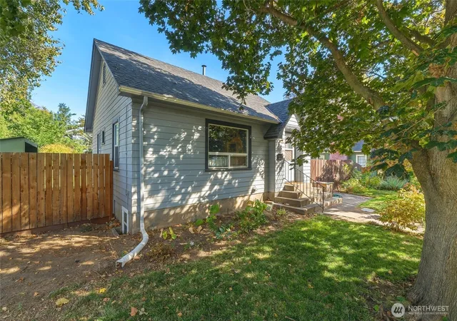 Photo 4 of Single family home for sale at 1028 N Clinton St, Walla Walla, WA 99362 | MLS# NWM2588294 | Listing updated on 2026-10-02