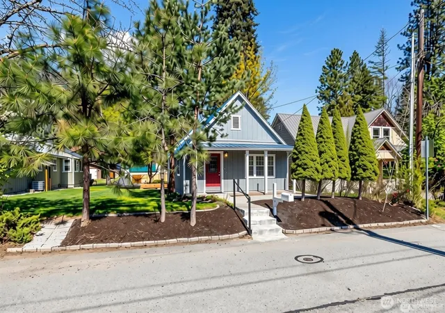 Photo 1 of Single family home for sale at 132 Whitman St, Leavenworth, WA 98826 | MLS# NWM2588297 | Listing updated on 2026-09-29