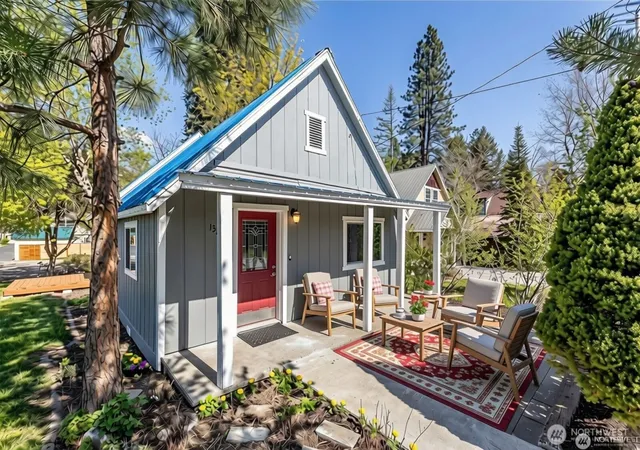 Photo 2 of Single family home for sale at 132 Whitman St, Leavenworth, WA 98826 | MLS# NWM2588297 | Listing updated on 2026-09-29