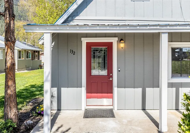 Photo 3 of Single family home for sale at 132 Whitman St, Leavenworth, WA 98826 | MLS# NWM2588297 | Listing updated on 2026-09-29