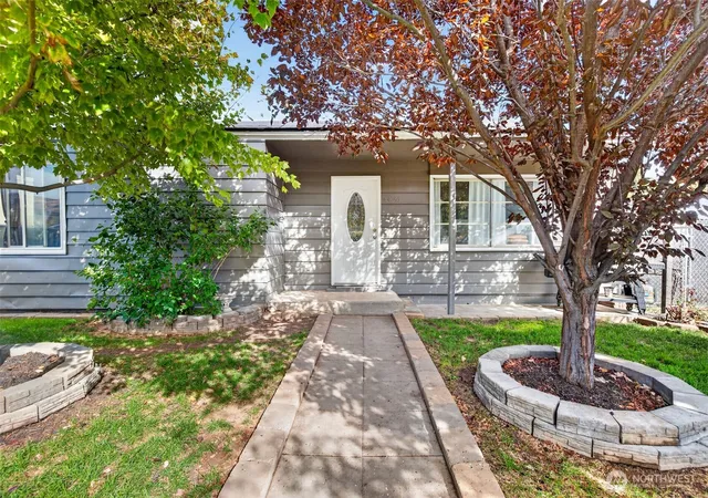 Single family home for sale at 4086 Tokay Ave, Malaga, WA 98828 | MLS# NWM2588310