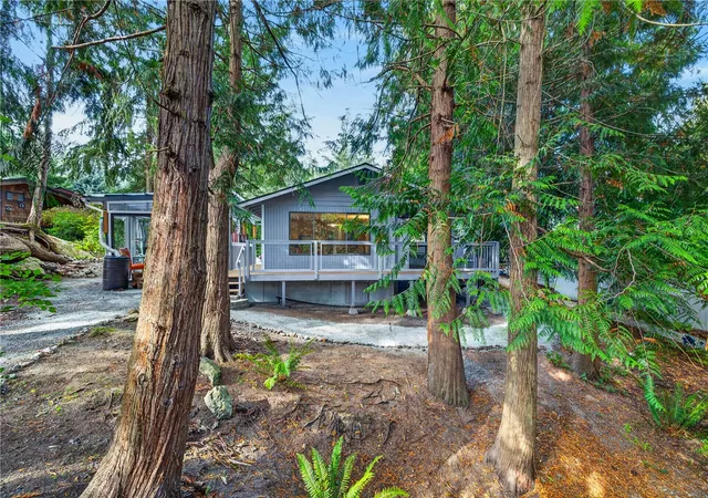 Photo 1 of Single family home for sale at 611 Wanapum Dr, La Conner, WA 98257 | MLS# NWM2588318 | Listing updated on 2026-10-26