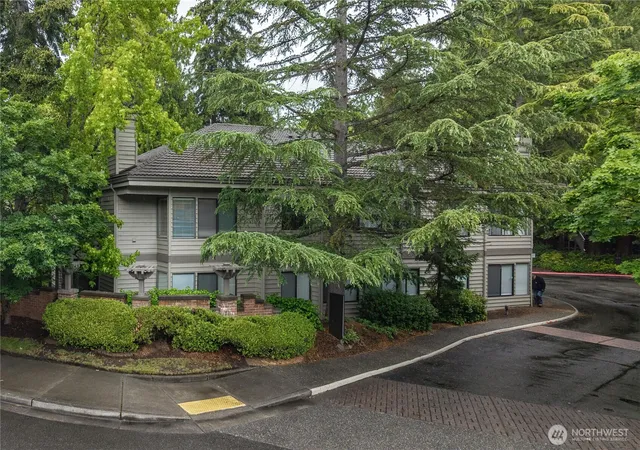 Photo 4 of Condo for sale at 1300 Bellevue Way NE #2, Bellevue, WA 98004 | MLS# NWM2588319 | Listing updated on 2026-09-30