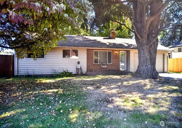 Photo 2 of Single family home for sale at 2016 J St Ne, Auburn, WA 98002 | MLS# NWM2588326 | Listing updated on 2026-10-02