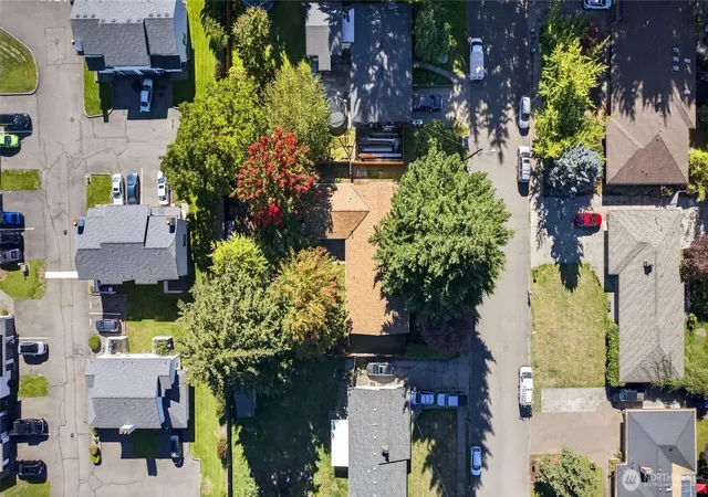 Photo 3 of Single family home for sale at 2016 J St Ne, Auburn, WA 98002 | MLS# NWM2588326 | Listing updated on 2026-10-02