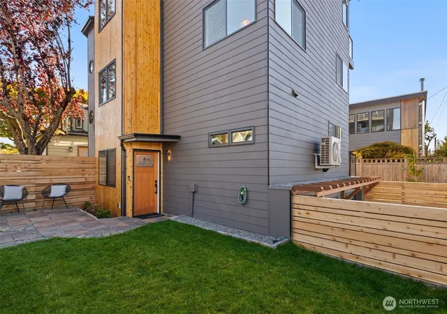 Photo 2 of Townhouse for sale at 5027 Sw Waite St, Seattle, WA 98116 | MLS# NWM2588330 | Listing updated on 2026-10-01