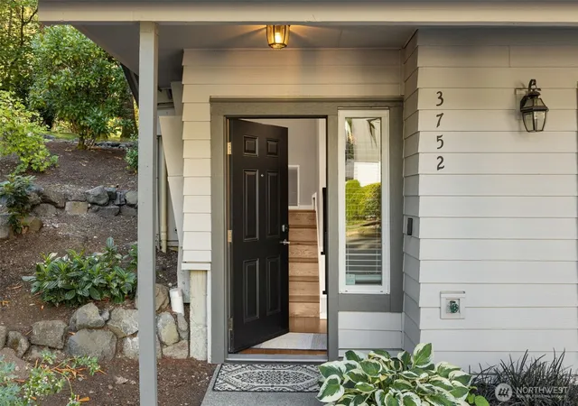 Photo 4 of Sale Pending at 3752 257th Avenue SE, Sammamish, WA 98029 | MLS# NWM2588331 | Listing updated on 2026-10-12
