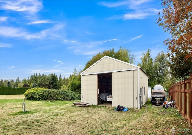 Photo 4 of Manufactured home for sale at 5823 Northwest Dr, Ferndale, WA 98248 | MLS# NWM2588333 | Listing updated on 2026-10-02