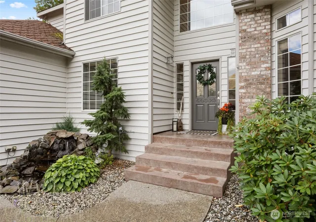 Photo 3 of Single family home for sale at 2005 Center Ct Dr, Wenatchee, WA 98801 | MLS# NWM2588342 | Listing updated on 2026-10-01