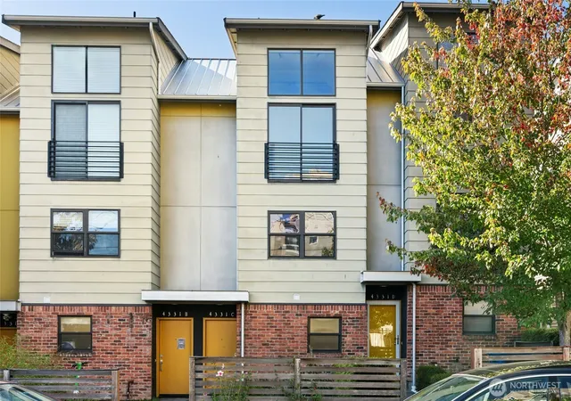 Townhouse for sale at 4331 9th Avenue NE #C, Seattle, WA 98105 | MLS# NWM2588350