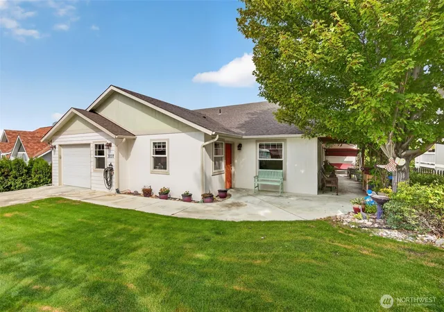 Photo 1 of Single family home for sale at 3037 Riviera Blvd, Malaga, WA 98828 | MLS# NWM2588372 | Listing updated on 2026-10-01