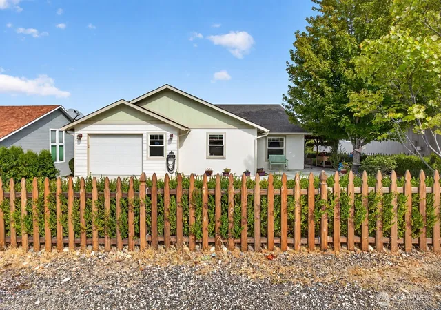 Photo 2 of Single family home for sale at 3037 Riviera Blvd, Malaga, WA 98828 | MLS# NWM2588372 | Listing updated on 2026-10-01