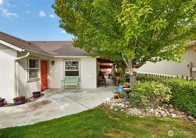 Photo 3 of Single family home for sale at 3037 Riviera Blvd, Malaga, WA 98828 | MLS# NWM2588372 | Listing updated on 2026-10-01